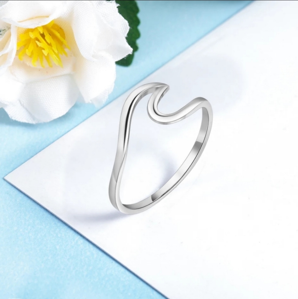 925 Sterling Silver Wave Ring Size 6 Women's Jewelry - Picture 2 of 6